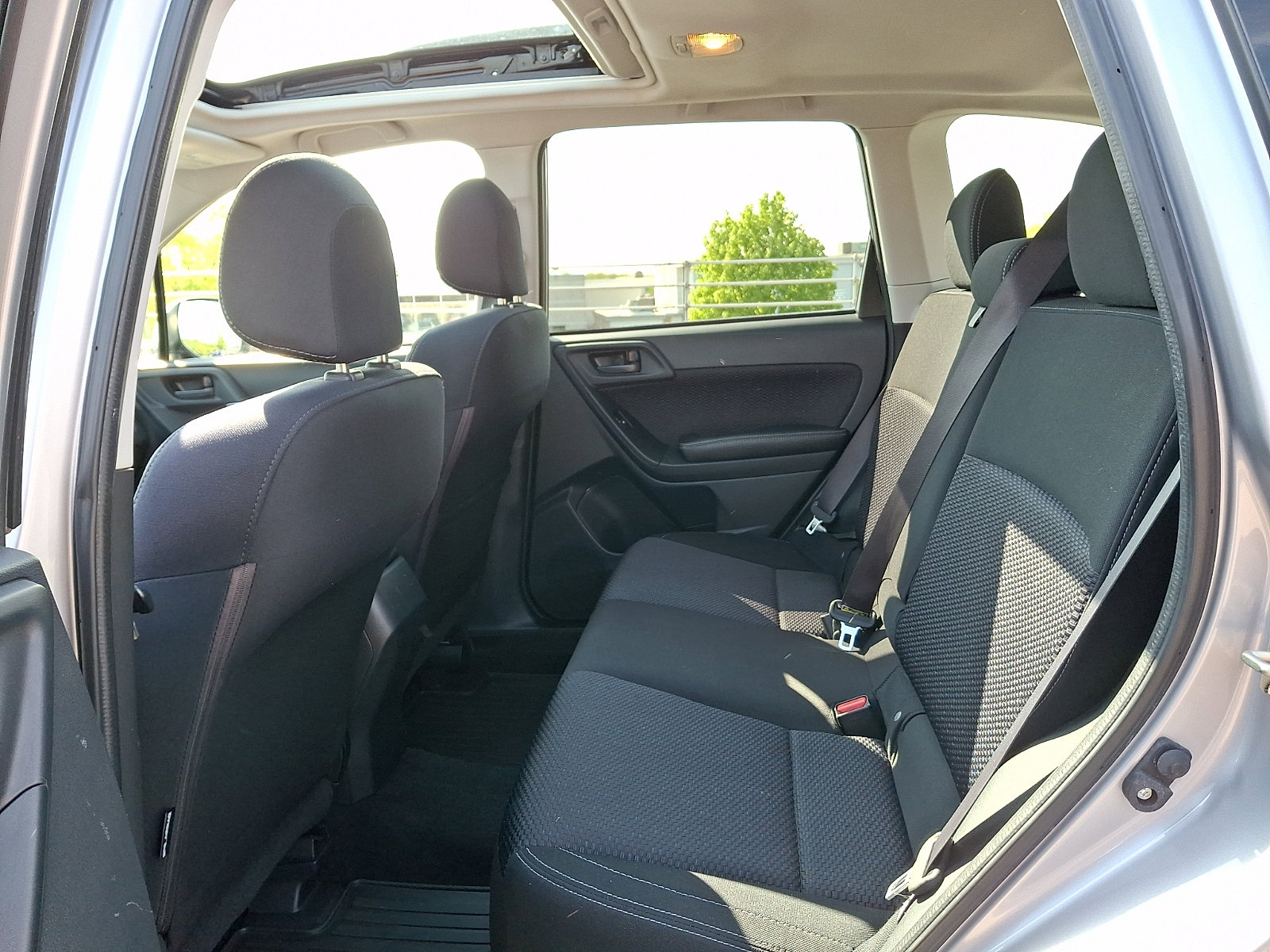 Used 2017 Subaru Forester 2.5i Premium w/ All-Weather Package AWD/4WD image 10