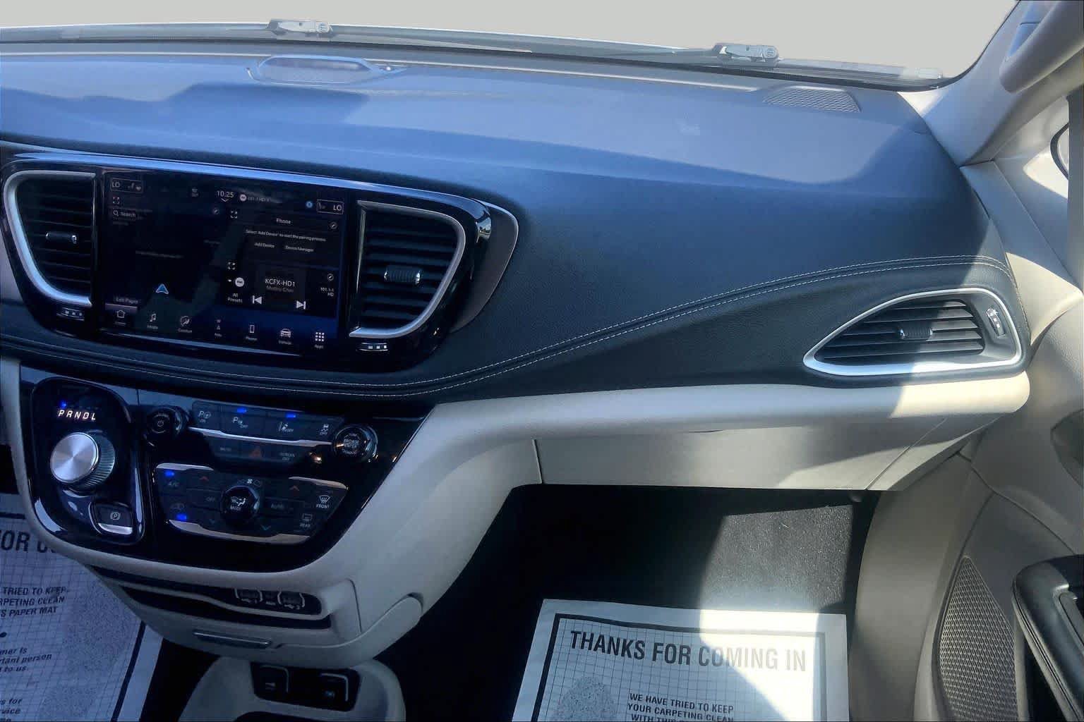Used 2021 Chrysler Pacifica Touring-L FWD image 17