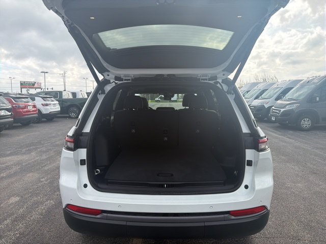 New 2026 Jeep Grand Cherokee Altitude AWD/4WD image 21