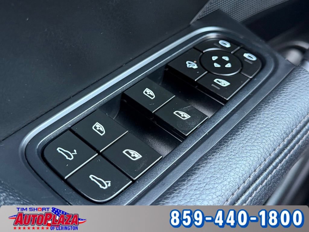Used 2023 Porsche Cayenne w/ Premium Package AWD/4WD image 24