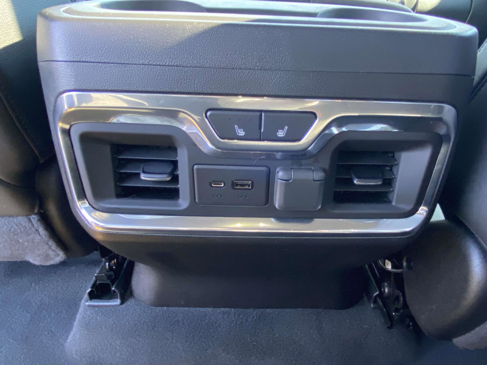 Used 2021 Chevrolet Silverado 2500 LTZ w/ LTZ Convenience Package image 12