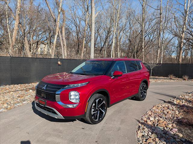Used 2024 Mitsubishi Outlander SE image 1