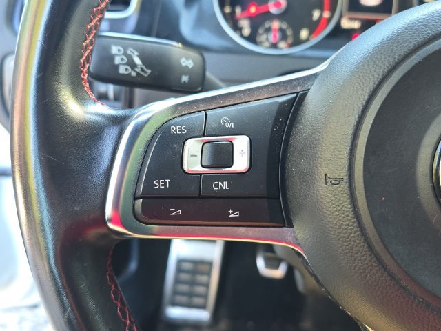 Used 2015 Volkswagen GTI SE FWD image 15