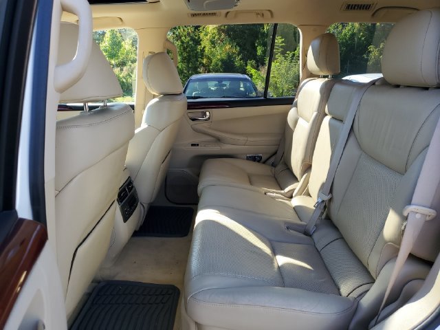 Used 2011 Lexus LX 570 4WD image 32