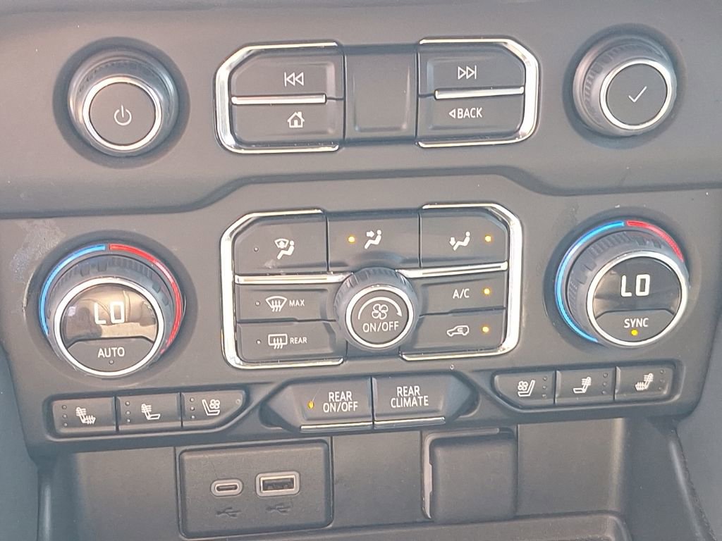 Certified 2024 Chevrolet Suburban Premier image 43