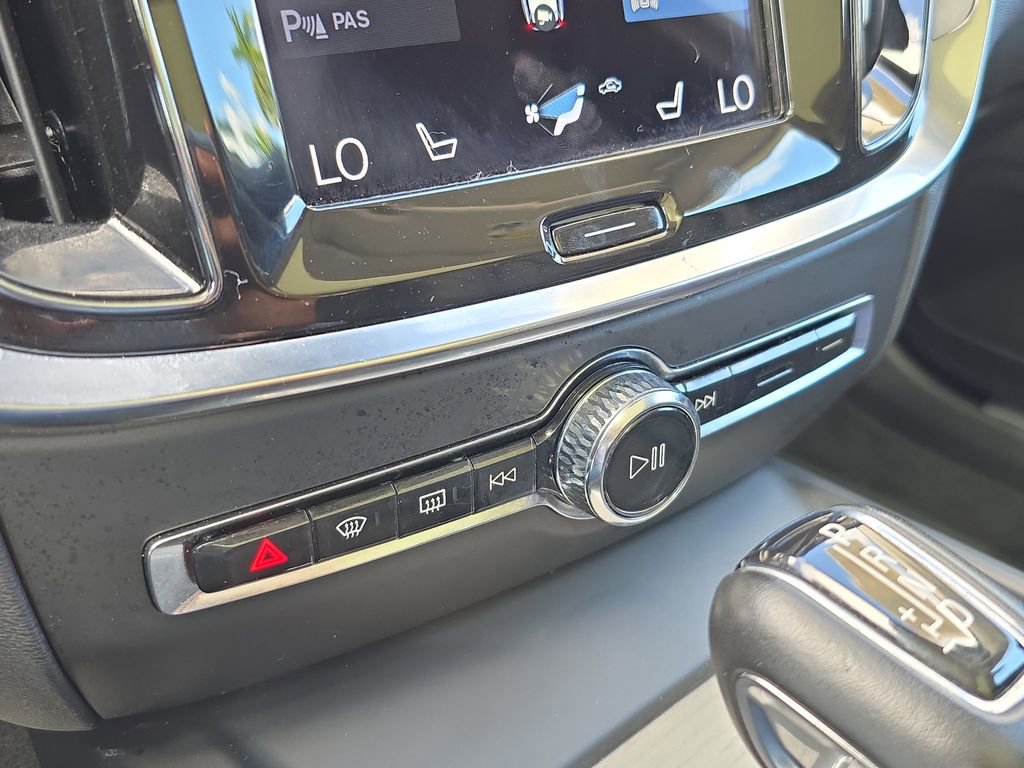 Certified 2022 Volvo V60 T5 Cross Country w/ Climate Package image 30
