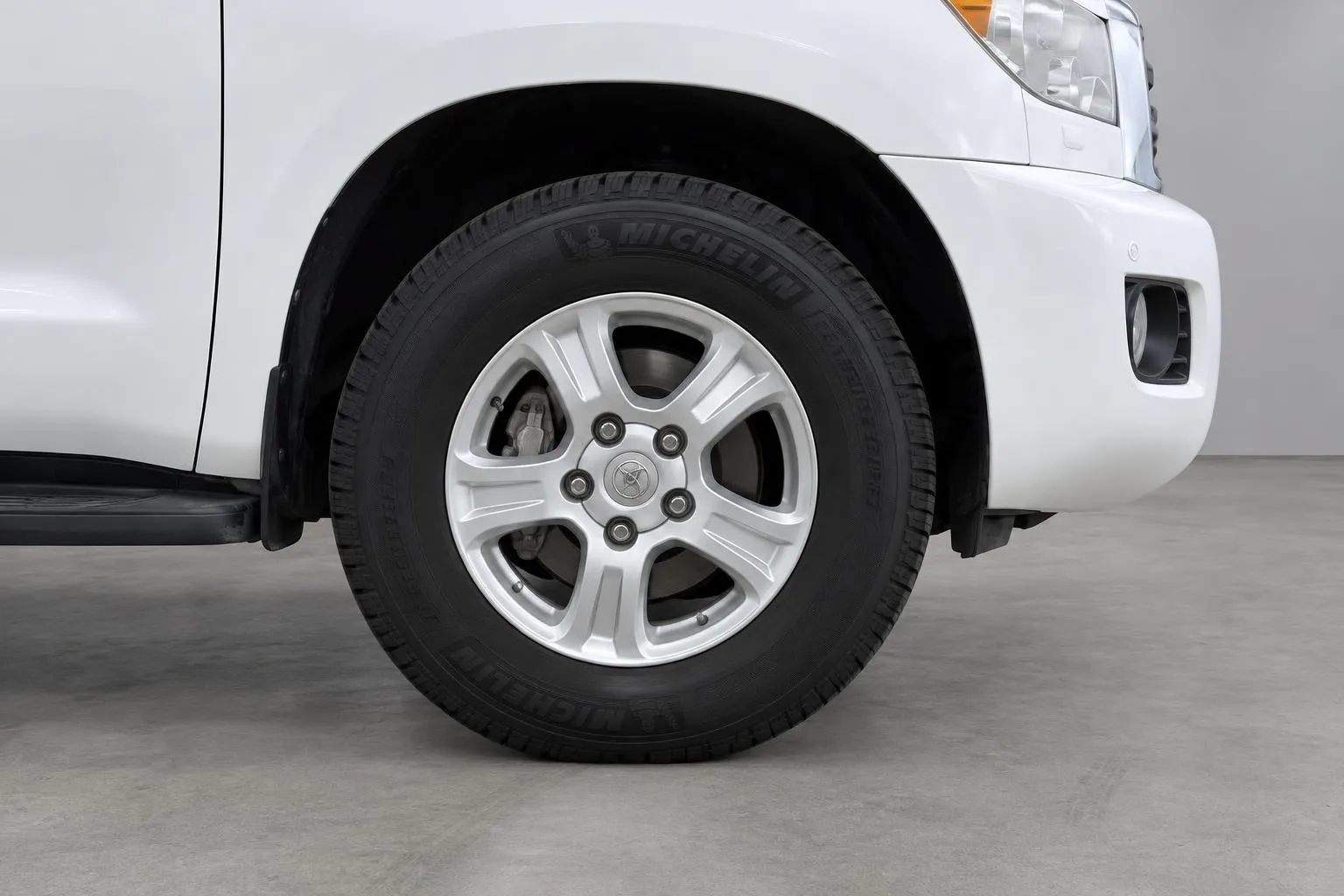 Used 2016 Toyota Sequoia SR5 w/ Premium Package AWD/4WD image 14