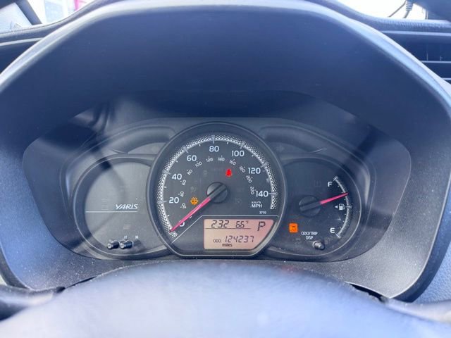 Used 2015 Toyota Yaris L image 3