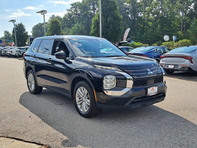 Used 2024 Mitsubishi Outlander ES AWD/4WD image 4