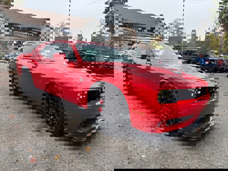 Used 2016 Dodge Challenger SRT Hellcat image 6