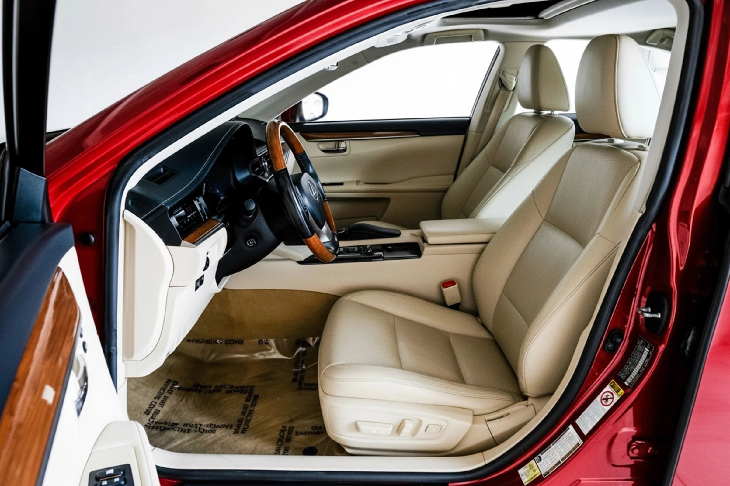 Used 2014 Lexus ES 300h w/ Luxury Package w/Bamboo Trim FWD image 3