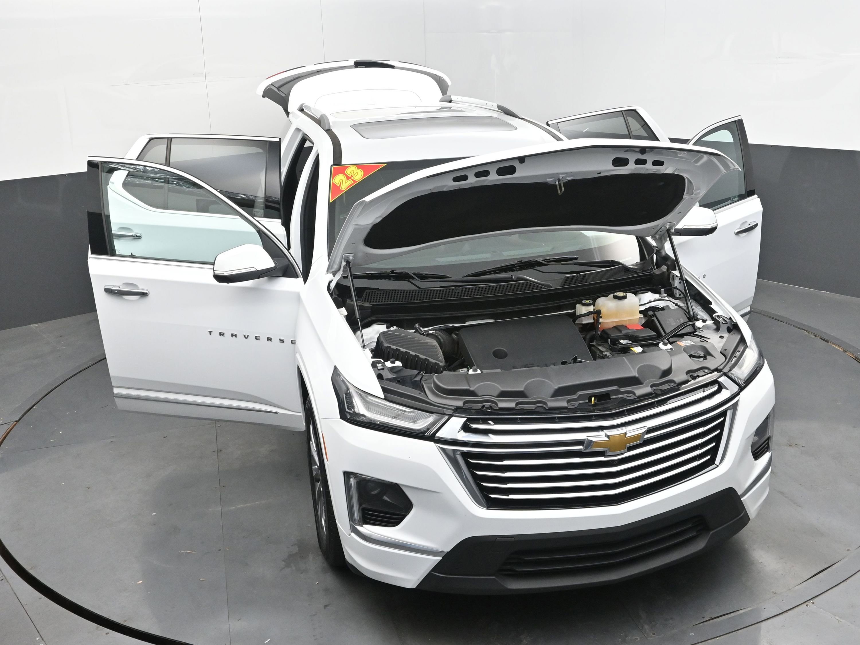 Used 2023 Chevrolet Traverse Premier image 40