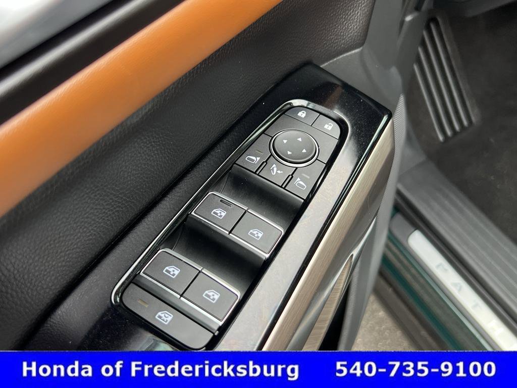 Used 2024 Nissan Pathfinder Platinum w/ Cargo Package AWD/4WD image 26