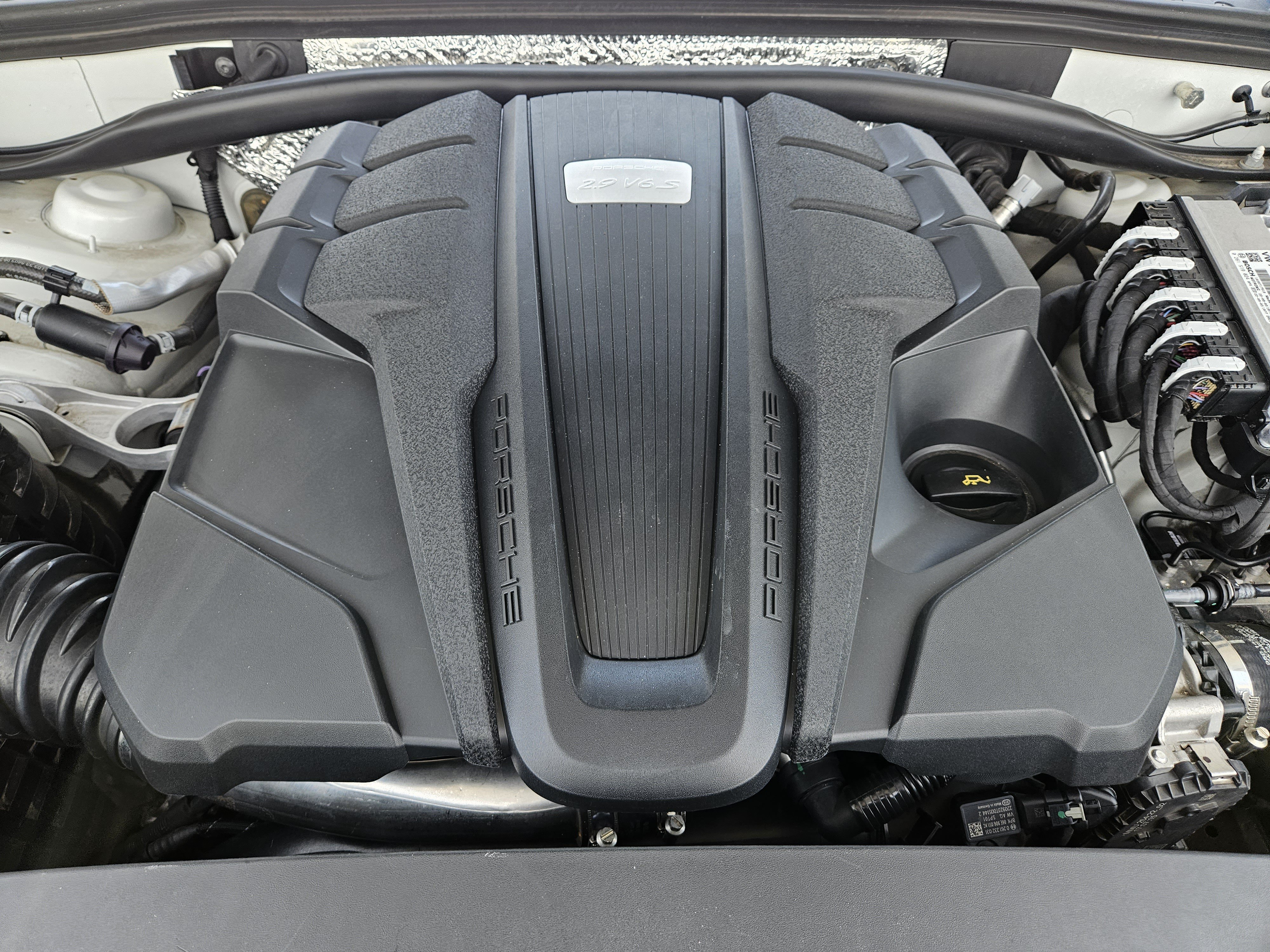 Certified 2023 Porsche Macan S AWD/4WD image 30