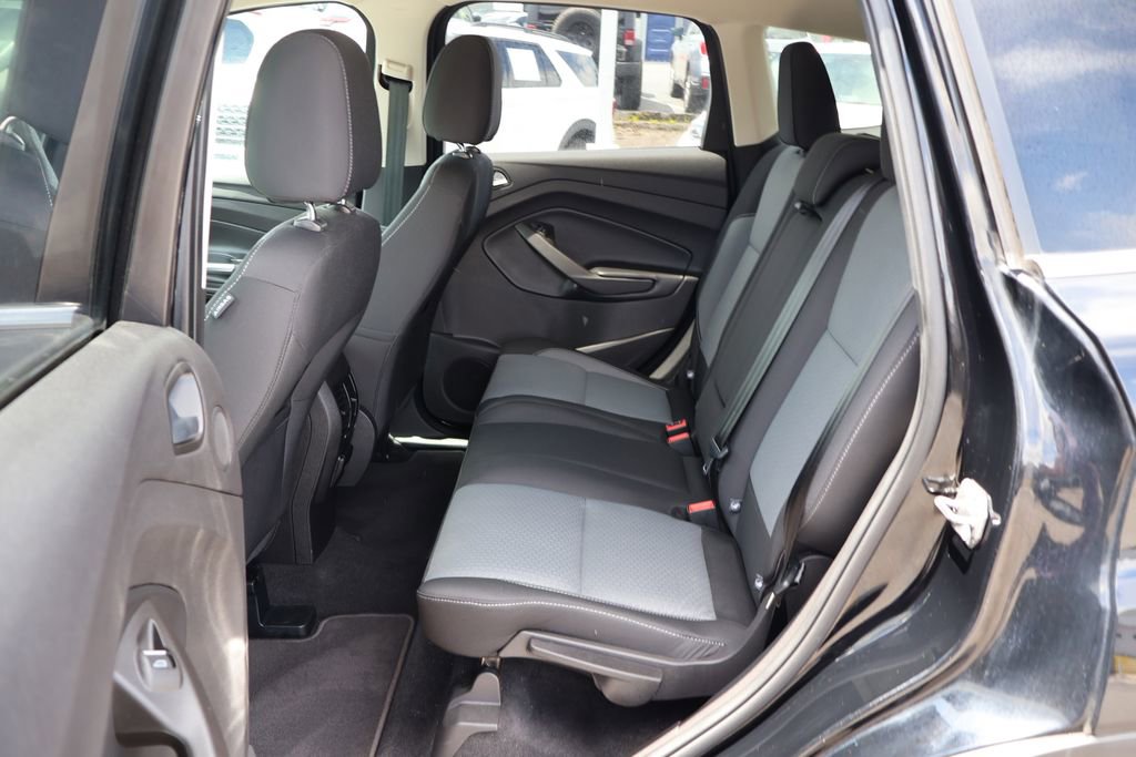 Used 2017 Ford Escape SE w/ Equipment Group 201A FWD image 21