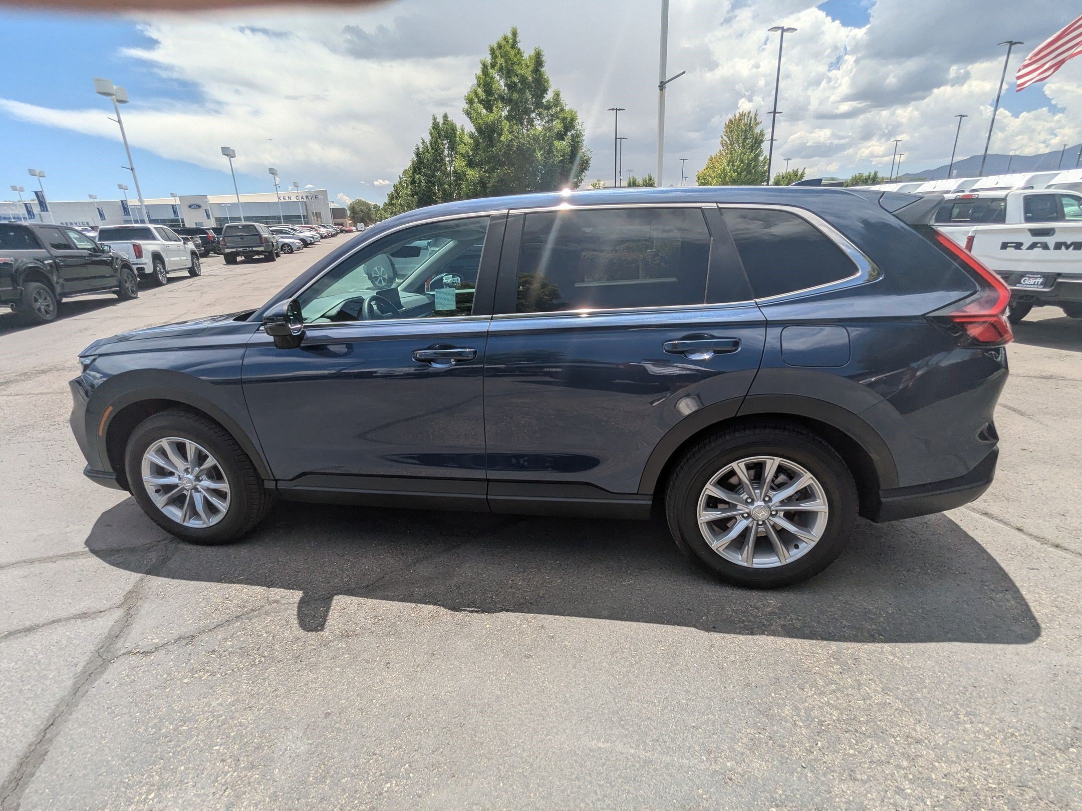 Used 2025 Honda CR-V EX-L image 10