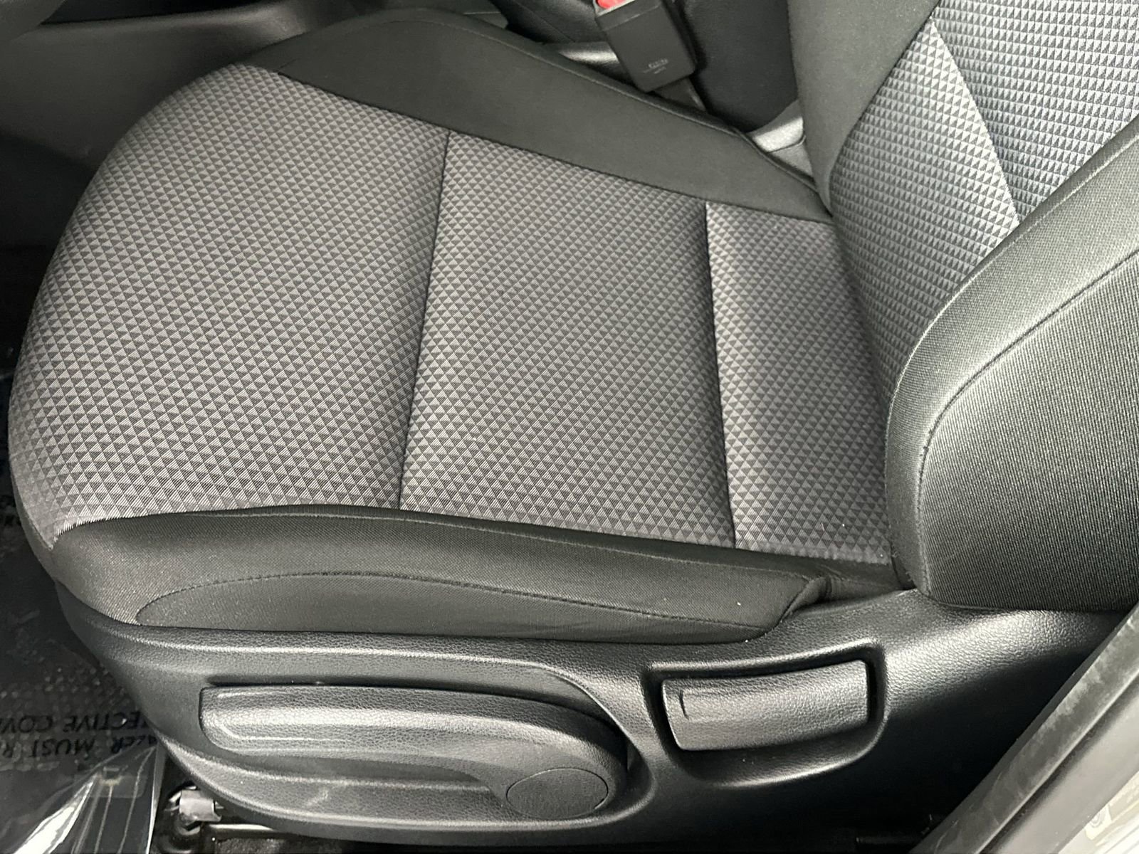 Used 2025 Kia Soul LX w/ LX Technology Package FWD image 12