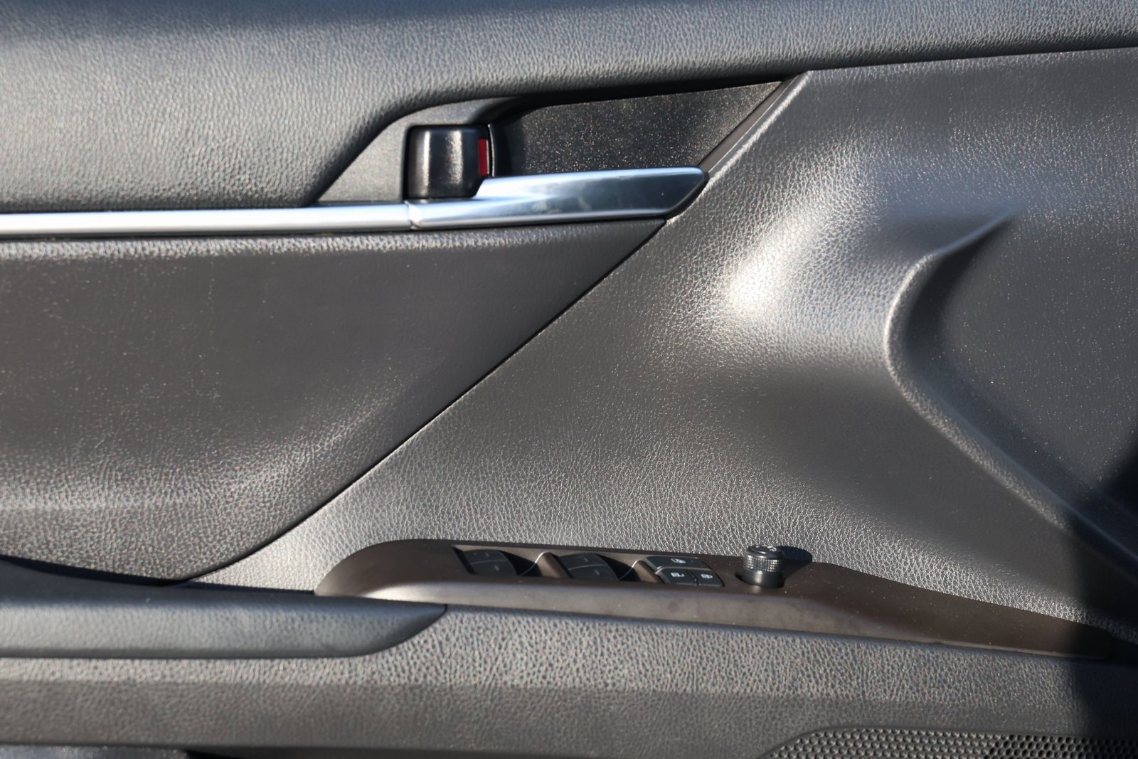 Used 2021 Toyota Camry SE image 25