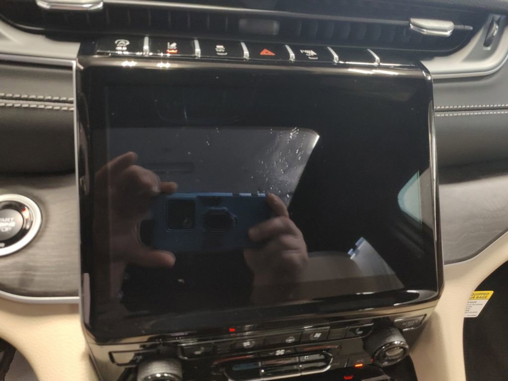 New 2025 Jeep Grand Cherokee Limited w/ Luxury Tech Group II image 21