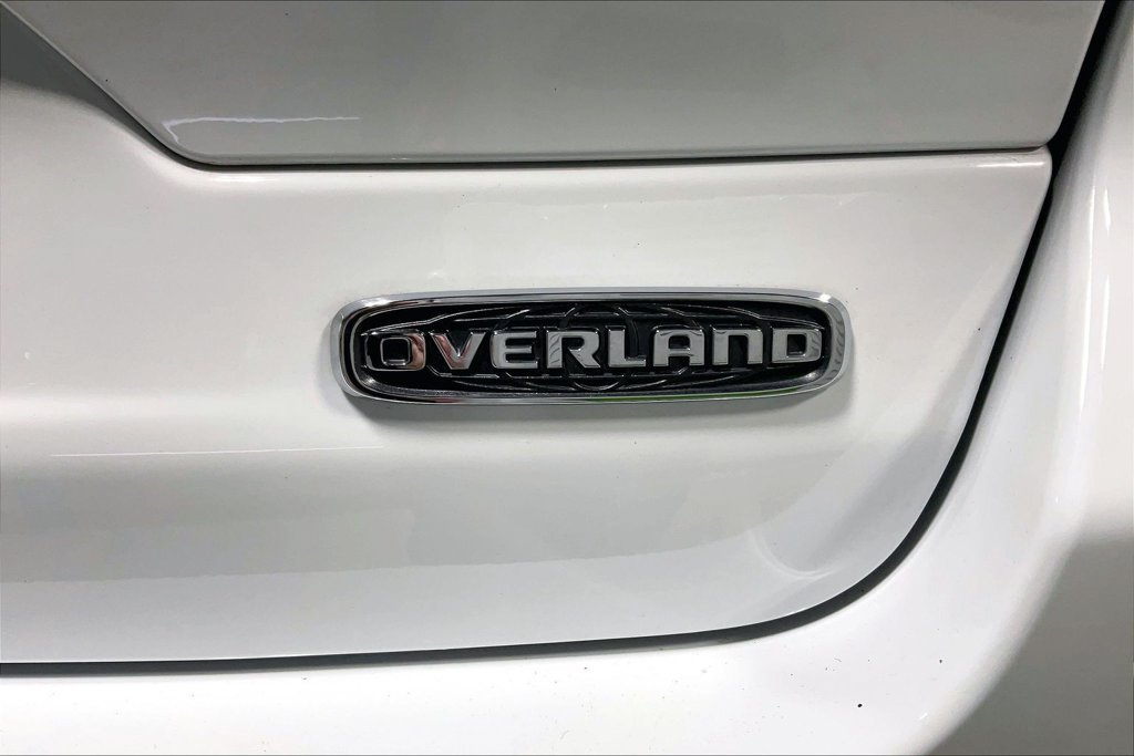 Used 2024 Jeep Grand Cherokee Overland w/ Luxury Tech Group IV AWD/4WD image 40