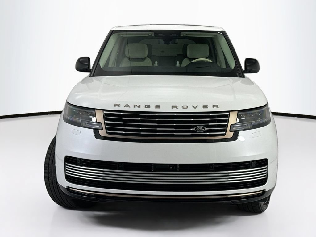 Used 2024 Land Rover Range Rover SV AWD/4WD image 2