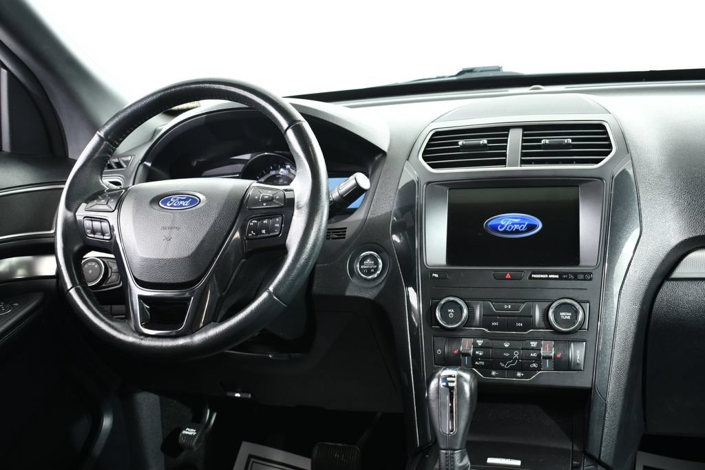 Used 2019 Ford Explorer XLT w/ Equipment Group 202A AWD/4WD image 8