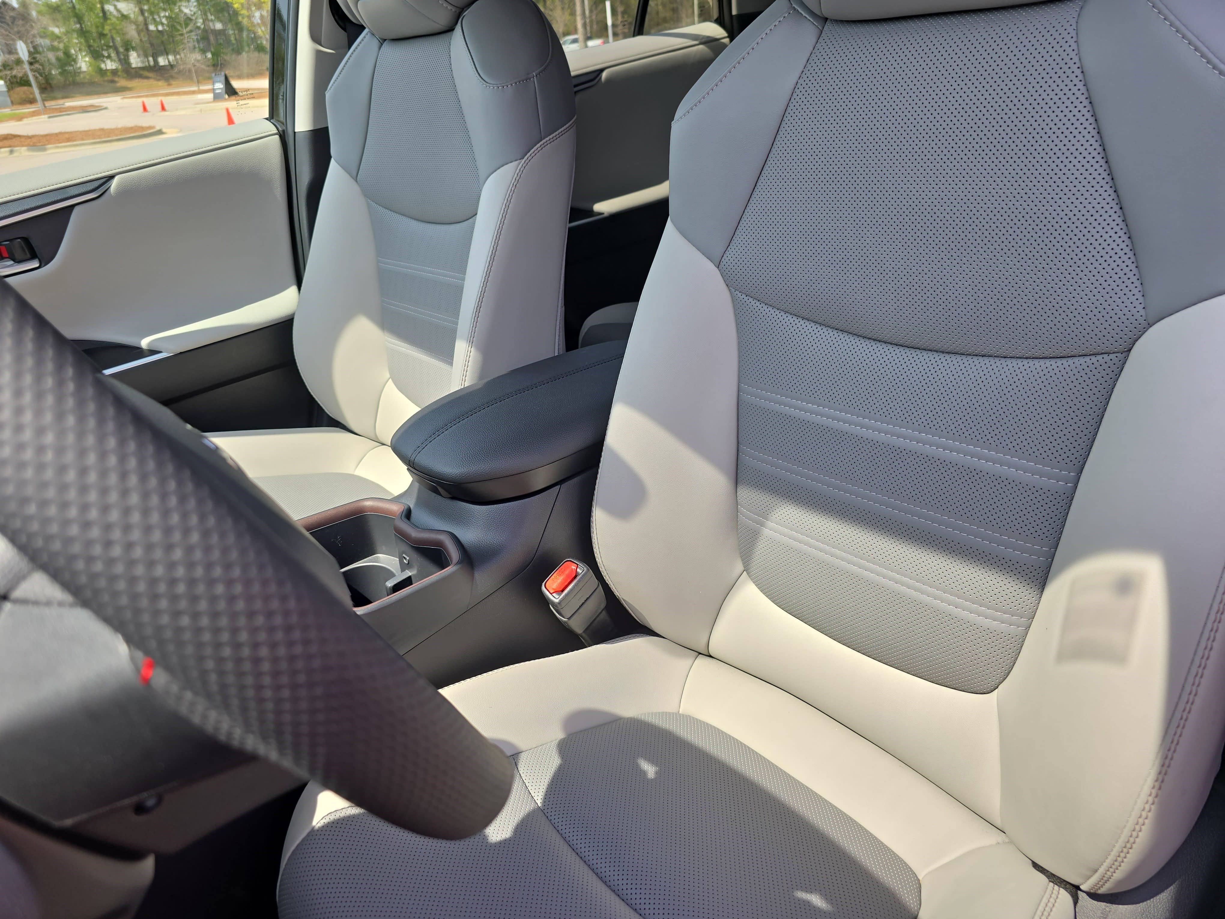 Used 2025 Toyota RAV4 Limited image 16