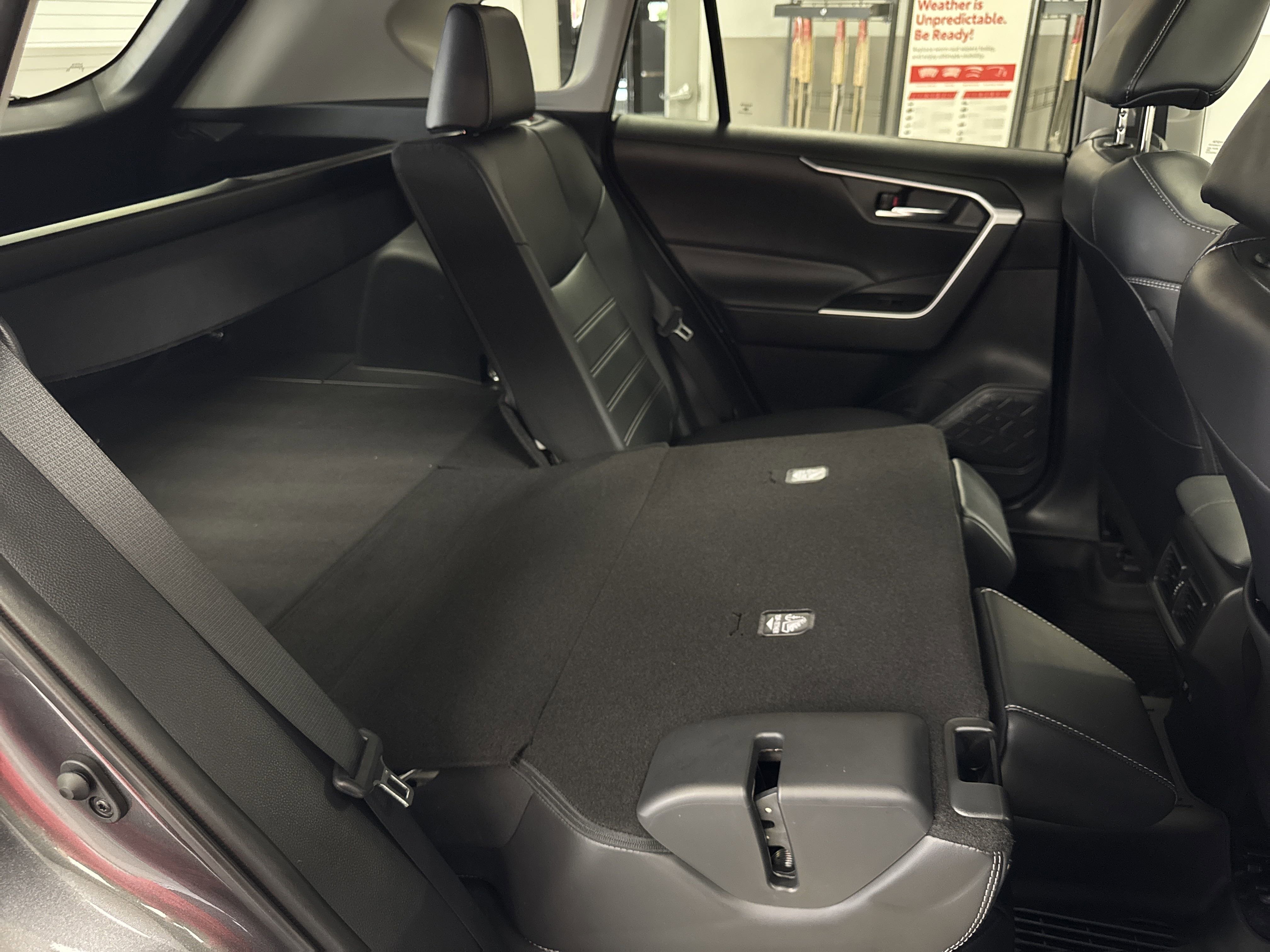 Used 2021 Toyota RAV4 XLE Premium image 33