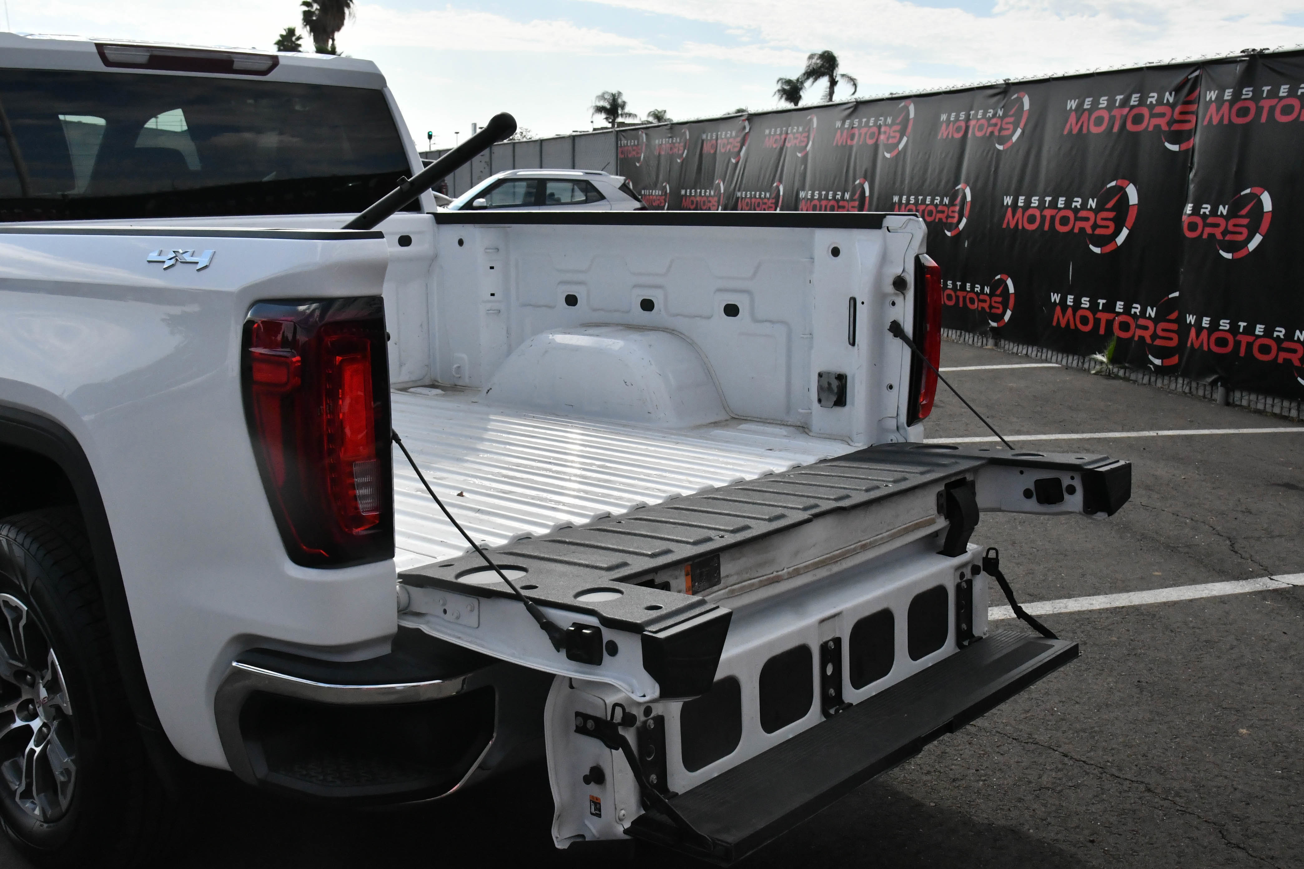 Used 2024 GMC Sierra 1500 SLT image 43