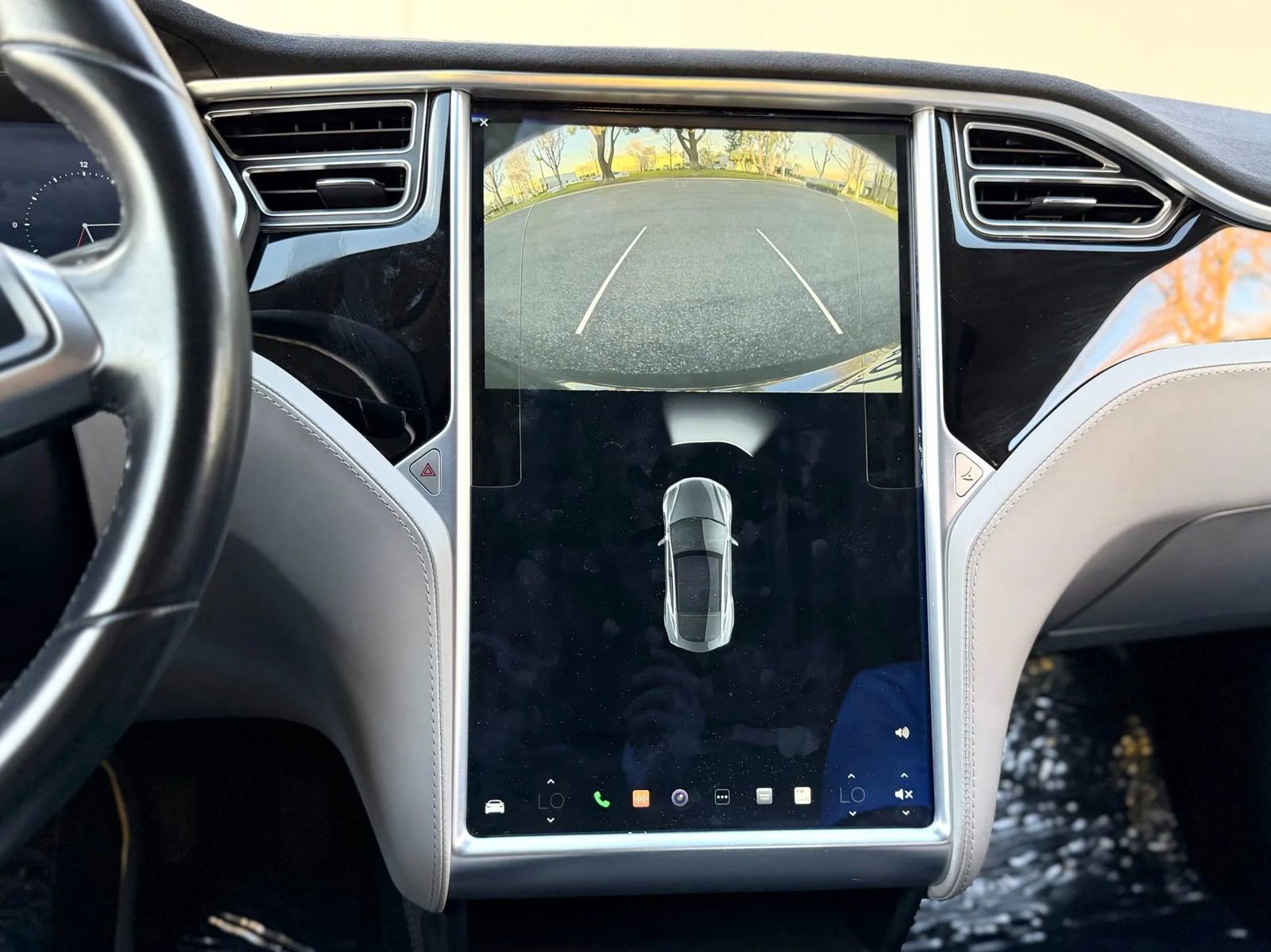 Used 2015 Tesla Model S 85 image 17