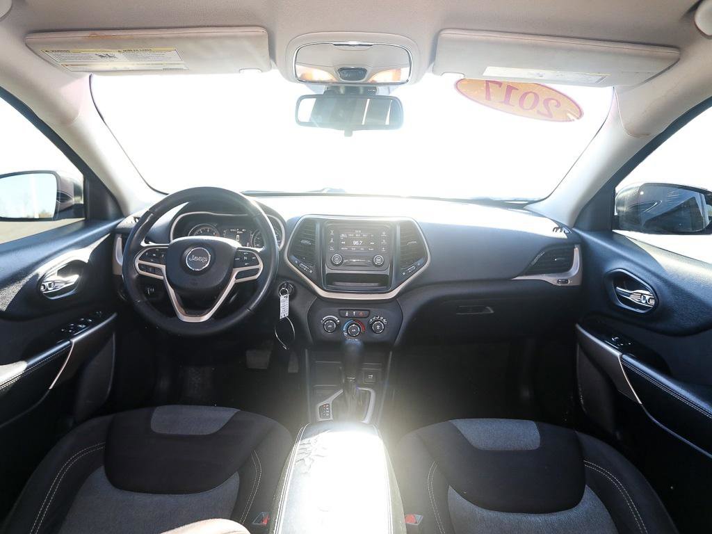 Used 2017 Jeep Cherokee Sport image 22