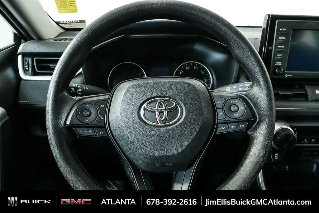 Used 2021 Toyota RAV4 LE image 9