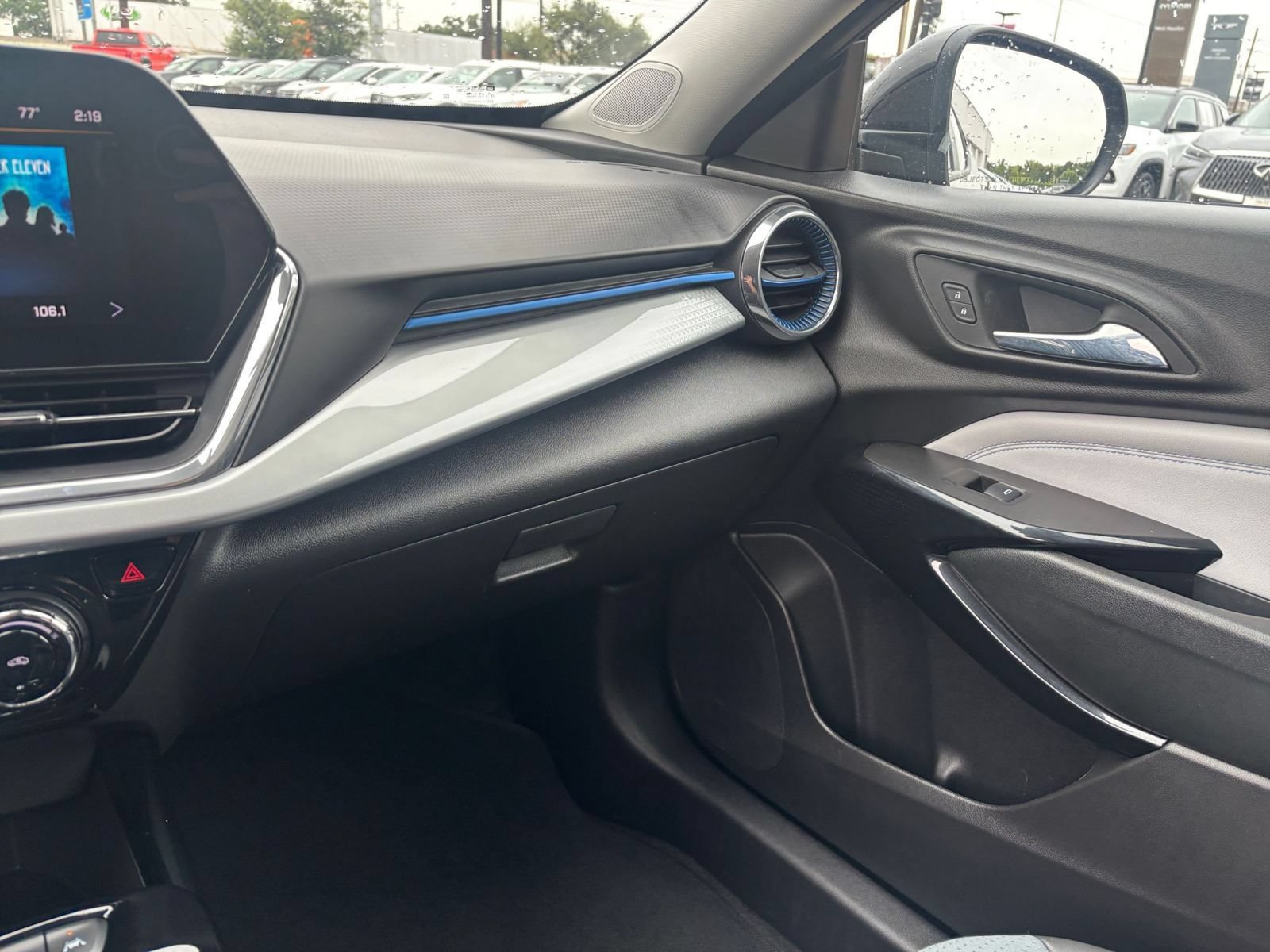 Used 2025 Chevrolet Trax LT FWD image 29