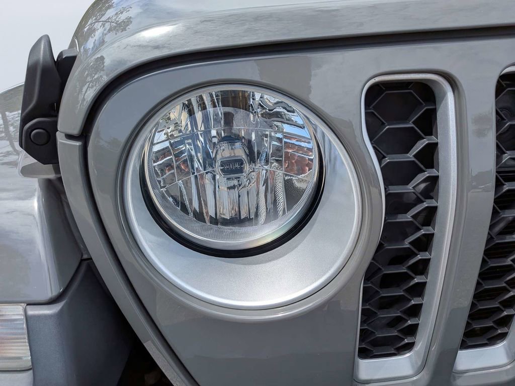 Used 2020 Jeep Gladiator Overland w/ Trailer Tow Package image 9