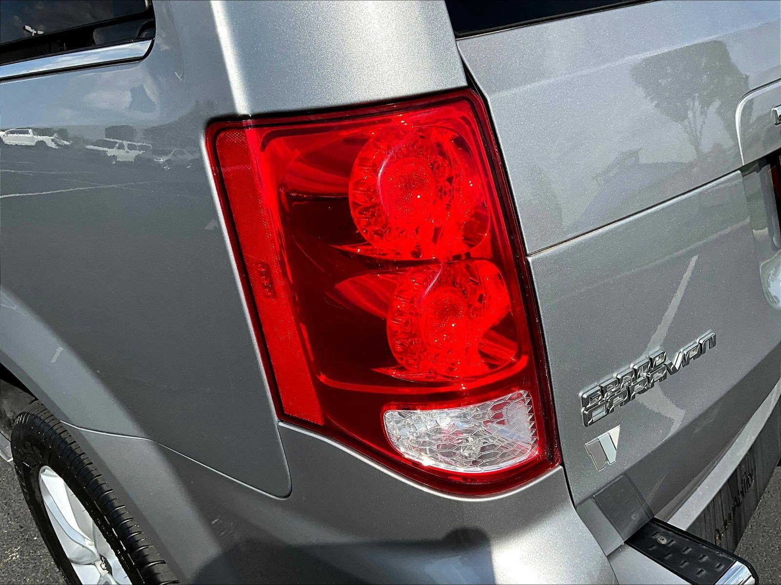 Used 2020 Dodge Grand Caravan SXT FWD image 23