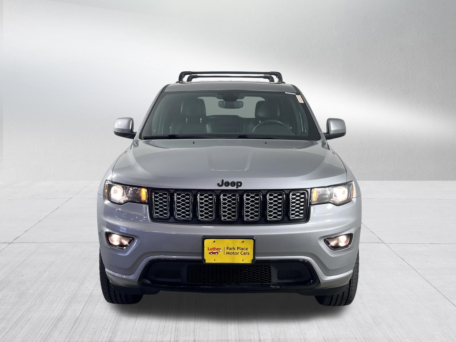 Used 2020 Jeep Grand Cherokee Altitude AWD/4WD image 2