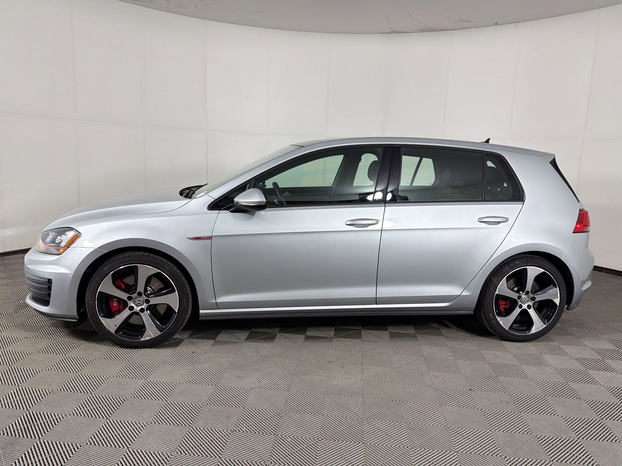 Used 2017 Volkswagen GTI Autobahn image 2