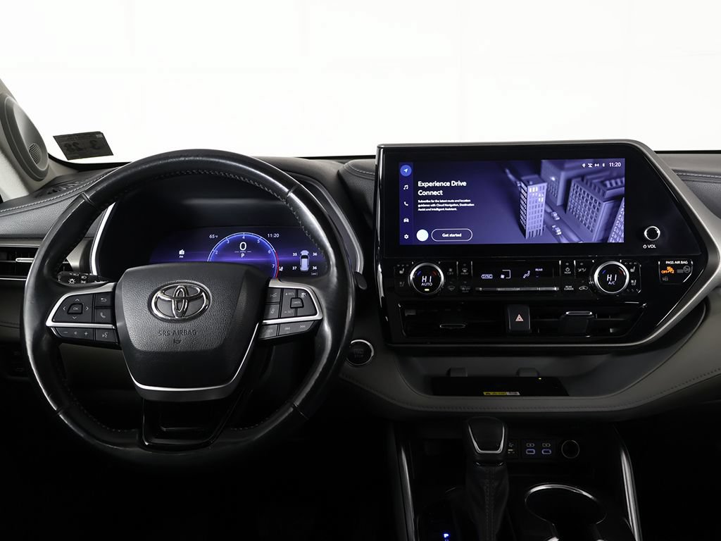 Used 2023 Toyota Highlander Limited AWD/4WD image 45