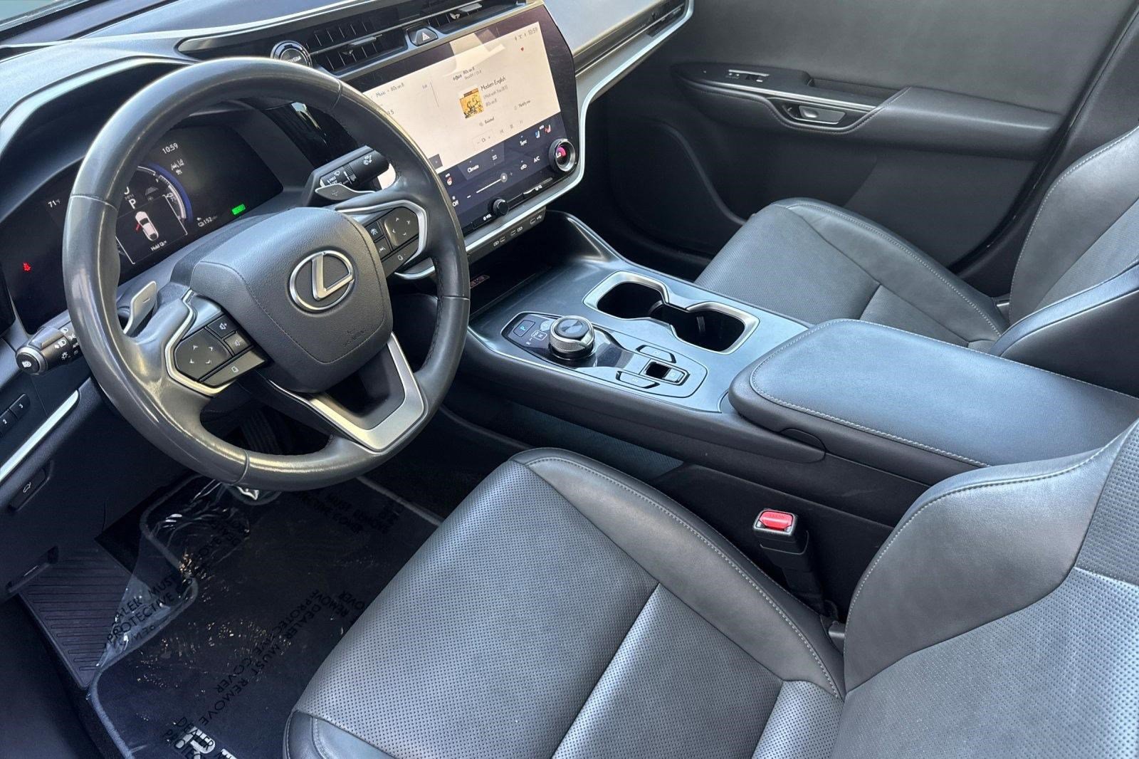 Certified 2023 Lexus RZ 450e Premium w/ Technology Package AWD/4WD image 4
