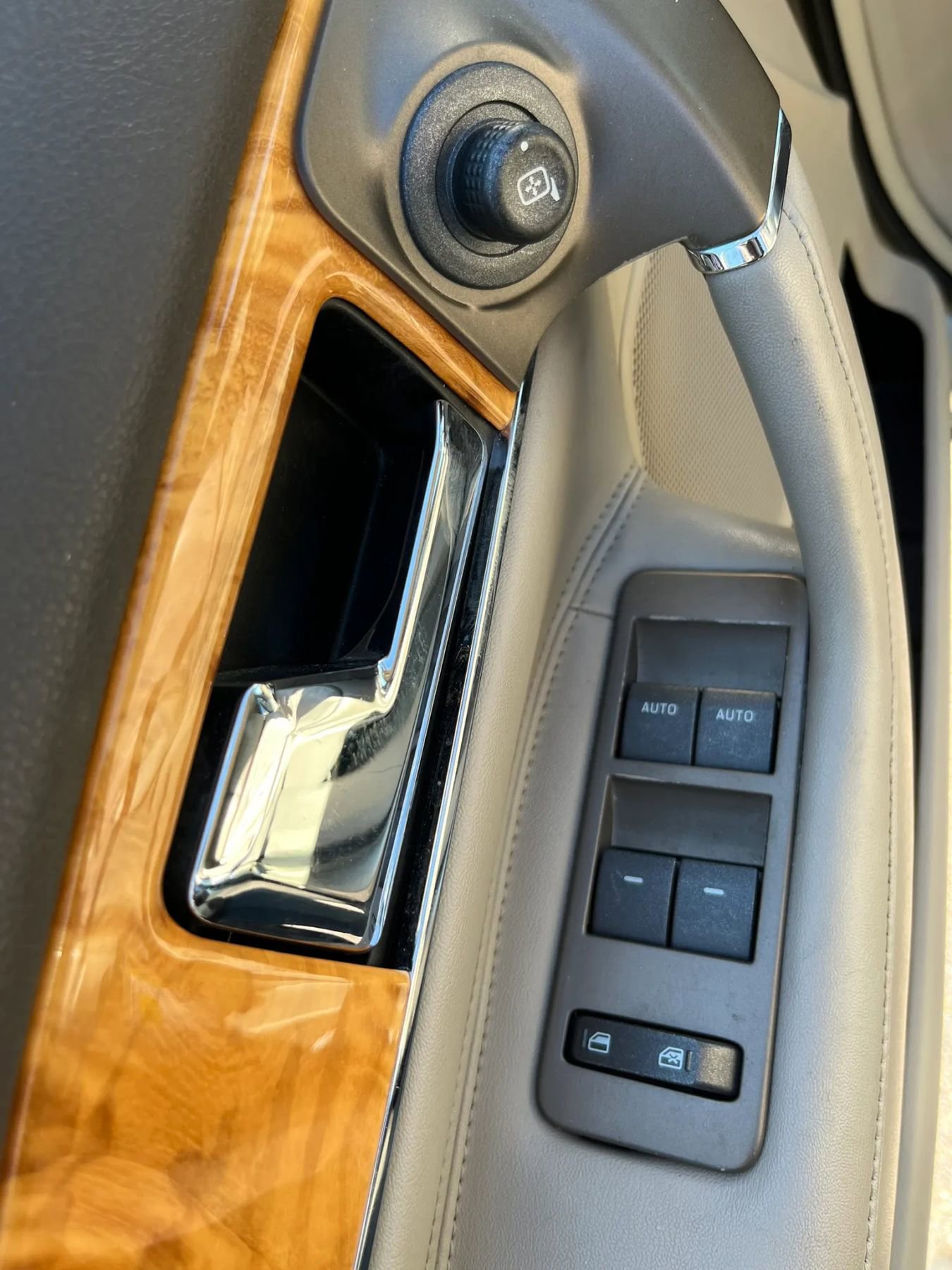 Used 2011 Lincoln MKX AWD w/ 102A Rapid Spec Order Code image 13