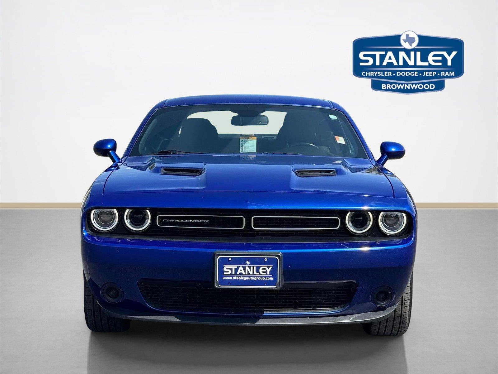 Used 2020 Dodge Challenger SXT RWD image 2