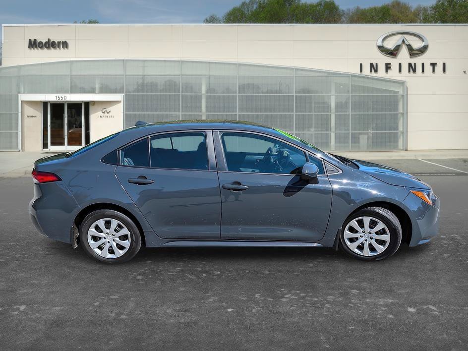 Used 2025 Toyota Corolla LE FWD image 3