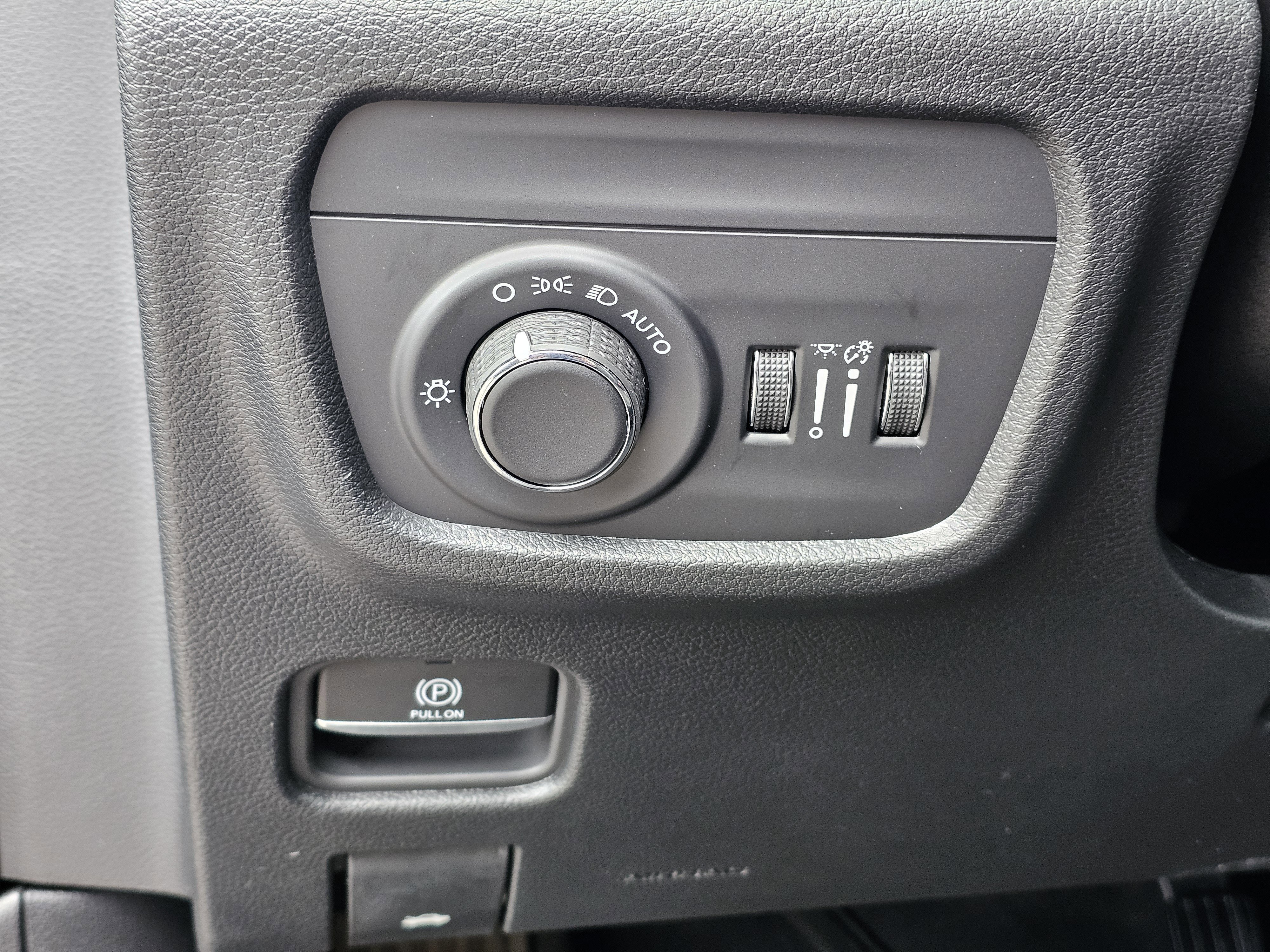 New 2025 Jeep Grand Cherokee Altitude image 18