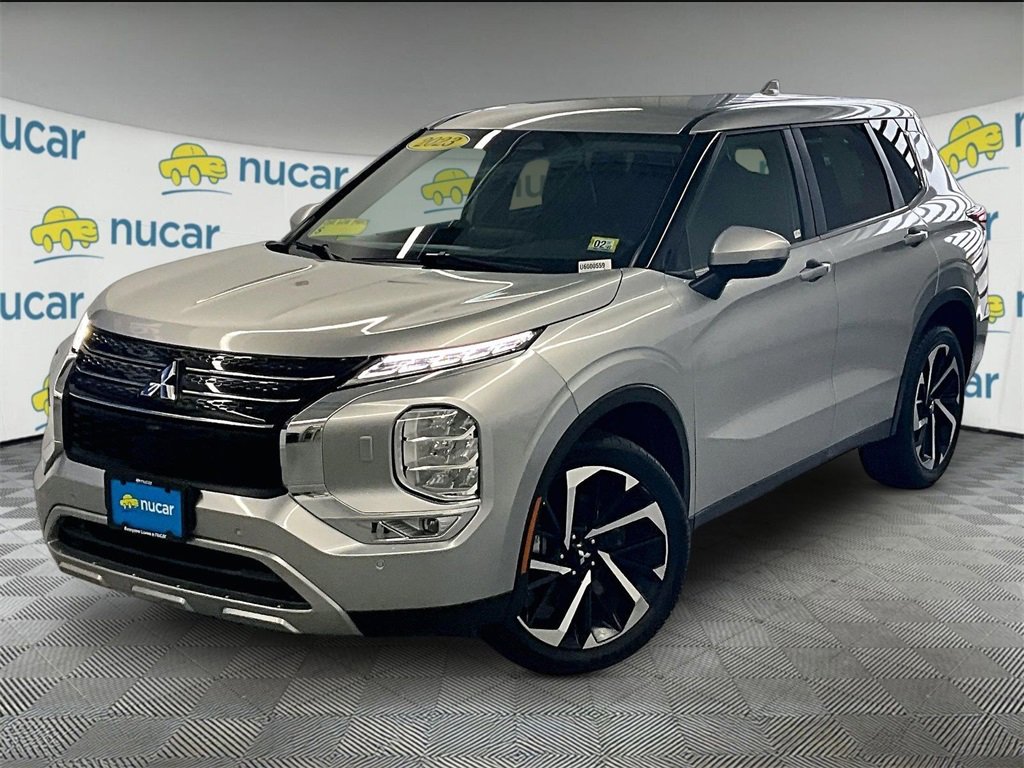 Used 2023 Mitsubishi Outlander SE image 3