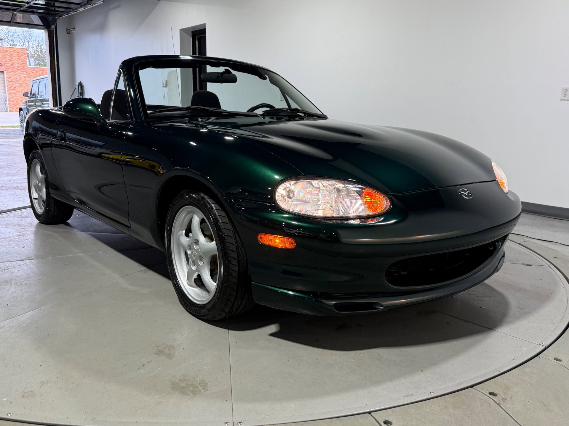 Used 1999 MAZDA MX-5 Miata RWD image 28
