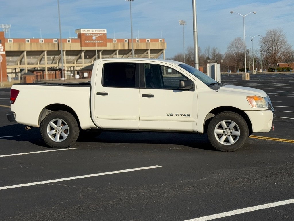 Used 2012 Nissan Titan SV image 4