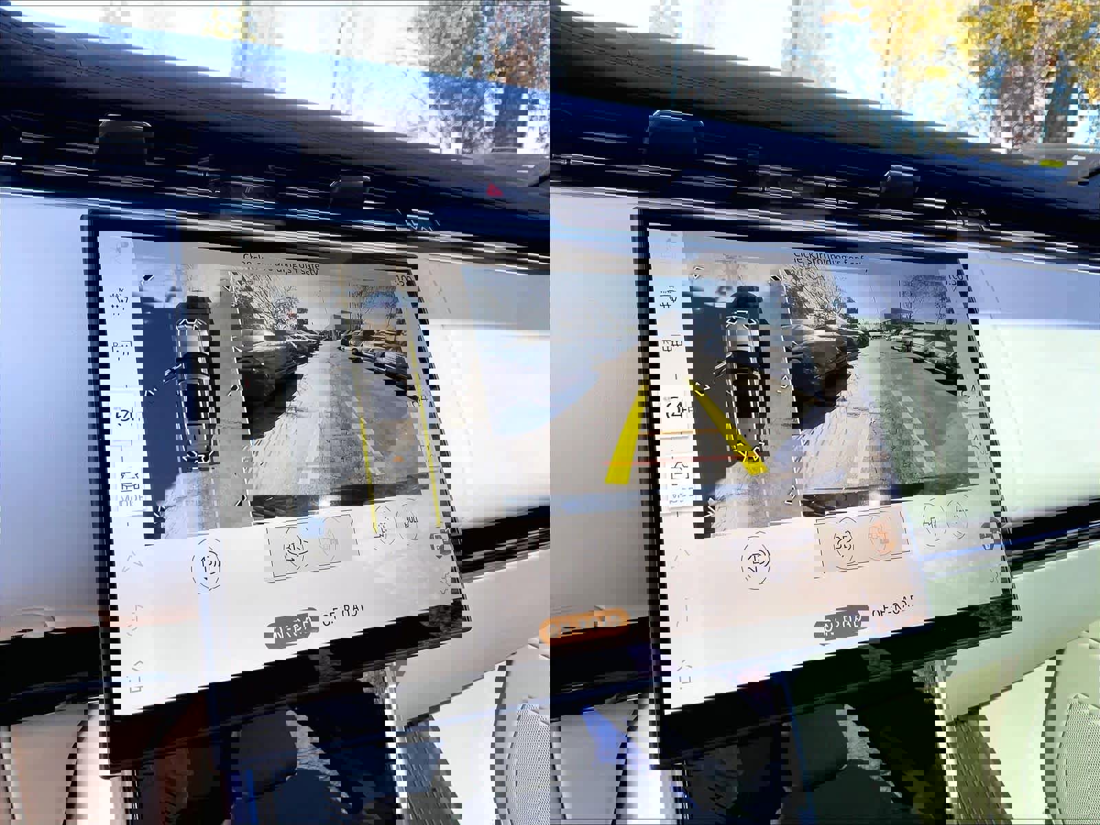 Used 2025 Land Rover Range Rover Long Wheelbase SE image 23