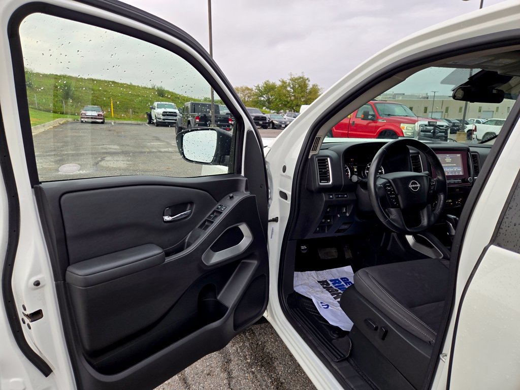 Used 2023 Nissan Frontier SV w/ SV Convenience Package AWD/4WD image 14