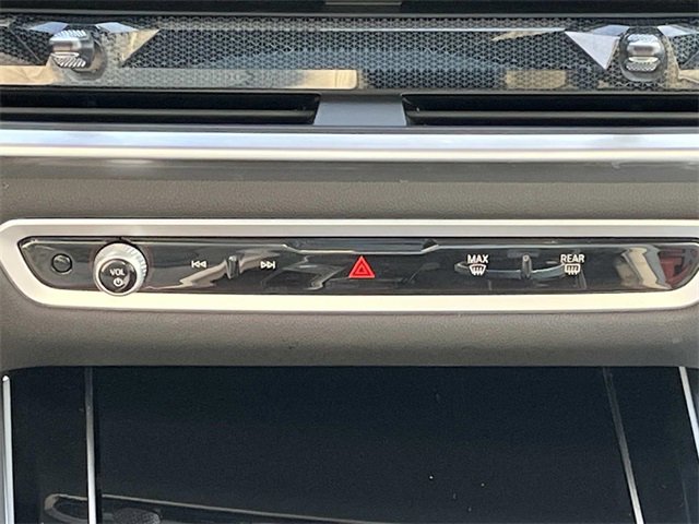 Used 2024 BMW X7 xDrive40i w/ Executive Package image 16