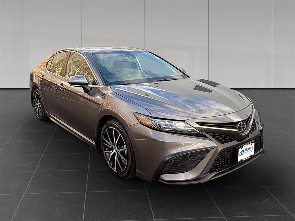 Used 2023 Toyota Camry SE w/ Cold Weather Package image 7